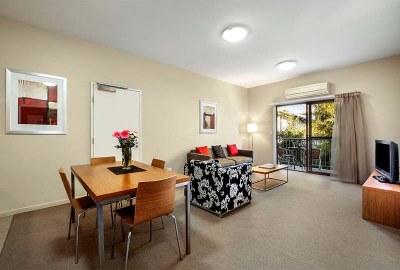 2 Bed Serviced Apartment Gladstone Downtown Central