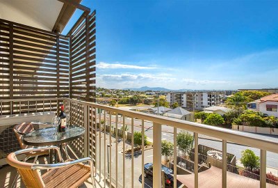 Gladstone Downtown Central 1 Bed Balcony